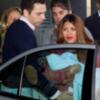 CHABELITA Y ALBERTO JUNTOS CON SU HIJO ABANDONAN EL HOSPITAL DE MALAGA DONDE NACIÓ