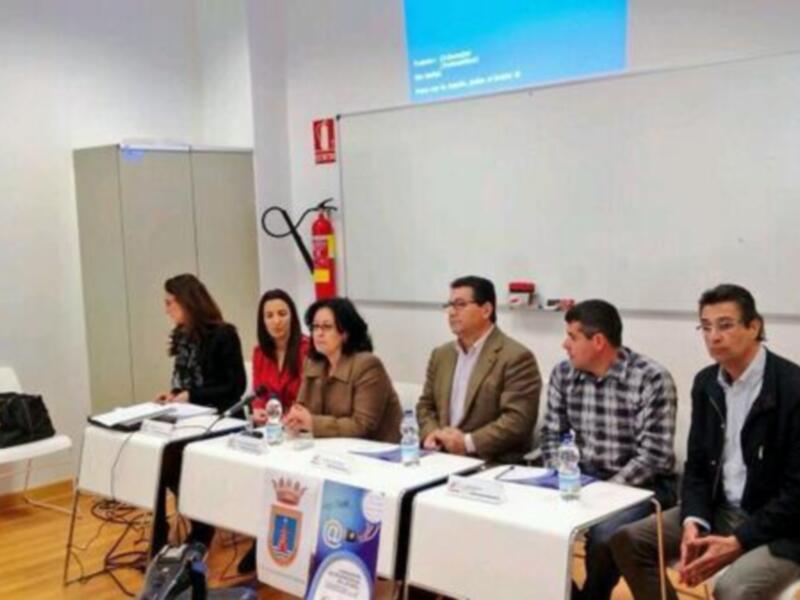 Una jornada informa sobre la importancia del comercio electrónico en la conciliación laboral de mujeres autónomas(Chipiona)