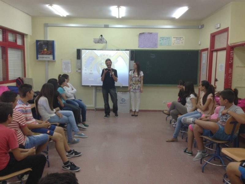 Alumnos del Instituto Salmedina participan en un taller del proyecto Previs que promueven Diputación y la Caixa(Chipiona)