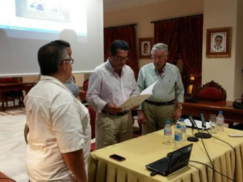 Una conferencia del profesor y periodista Juan Mellado sobre Chipiona y el Nuevo Mundo (Cuba) abrió el ciclo de conferencias de verano.-