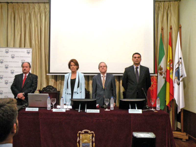 Sevilla. Inaugurada la Exposición Navarra intensa y Homenaje a Julio Caro Baroja y posterior conferencia con la  presencia de la Presidenta de la Comunidad Foral de Navarra, Yolanda Barcina