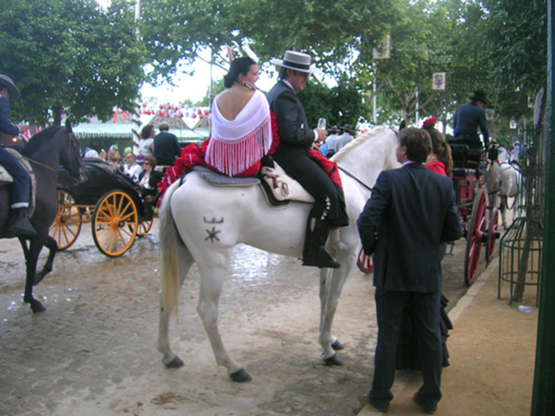 Sevilla.  Los Vinos, la Salud y la Feria de Abril,  en "Temas Sevillanos"