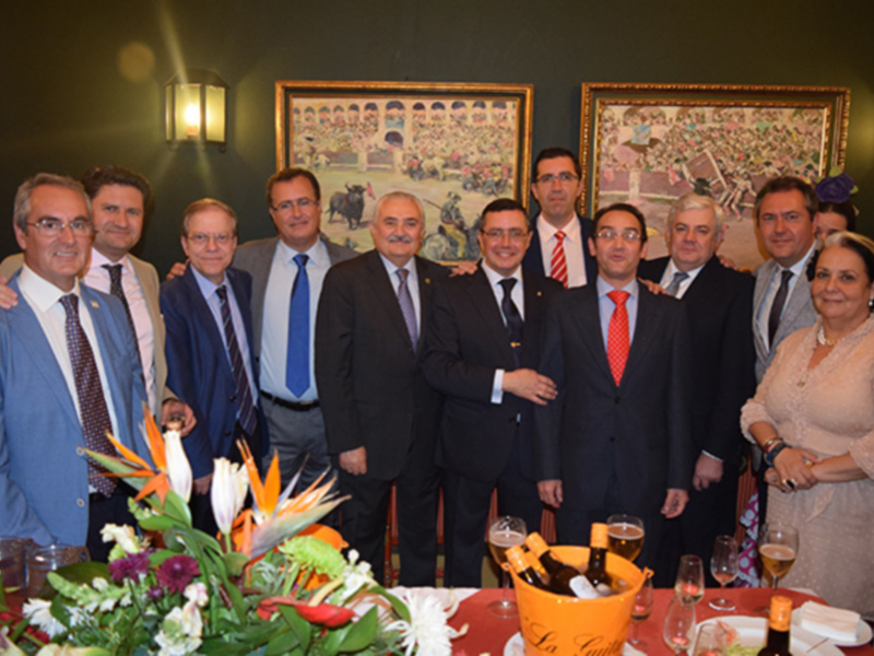 Sevilla .Recepción de Hermandades y Hermanos Mayores en la caseta del Círculo Mercantil e industria de Sevilla.
