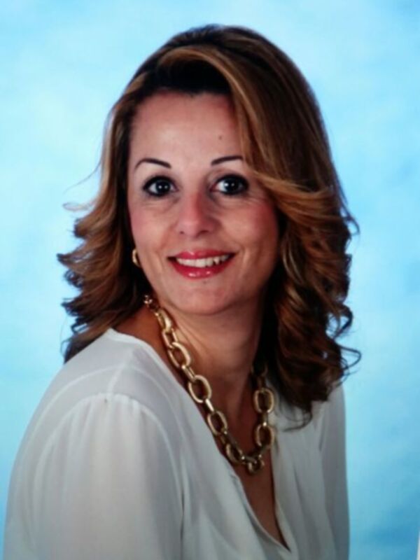 La candidata andalucista Inmaculada Lorenzo muestra su apoyo al deporte chipionero