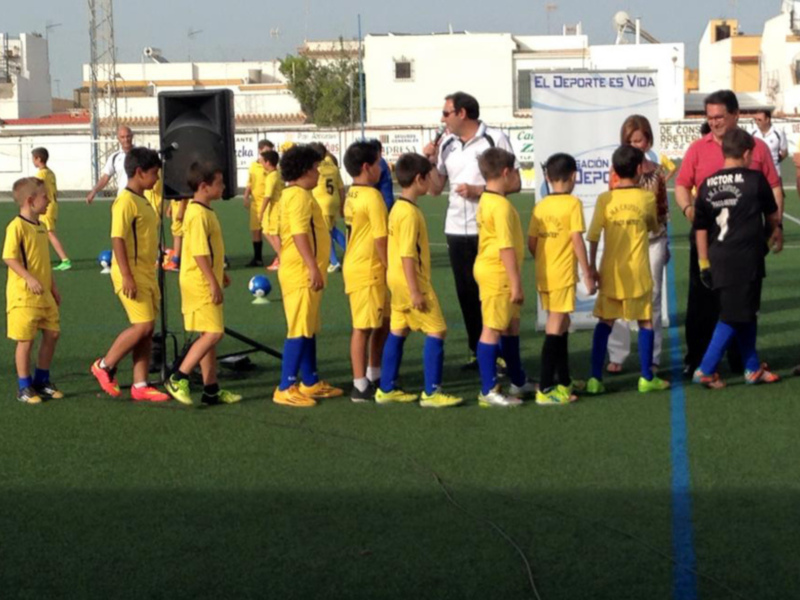 La Escuela Municipal de Fútbol Paco Matés clausura su temporada 2014-2015(Chipiona)