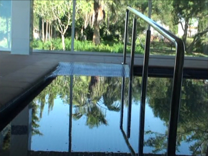 El Ayuntamiento de Chipiona aportará a Afanas 6000 euros para el mantenimiento de su piscina terapéutica