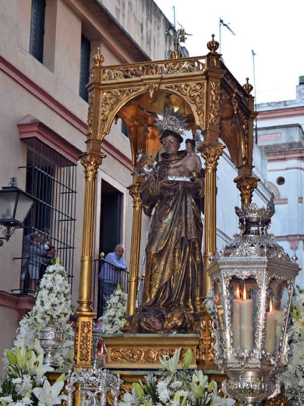 Sevilla.El barrio de San Vicente y San Lorenzo vieron su anual procesión de San Antonio  de Padua