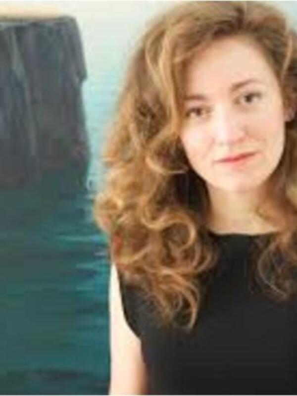 La escritora Julia Montejo se encontrará con los lectores este viernes en el Hotel Monterrey Costa  