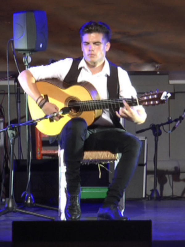 Jóvenes flamencos tributan su homenaje a Rocío Jurado por primera vez en su Semana Cultural