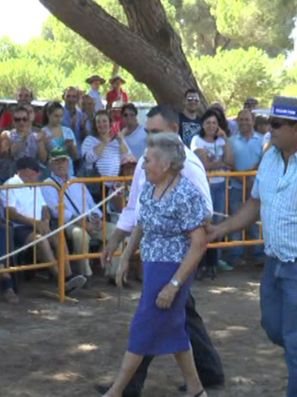 María Regla Cruces homenajeada en la edición de la Fiesta de la Palmicha que se celebró ayer