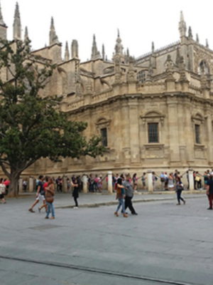 Colas para visitar el Museo de la Catedral de Sevilla.