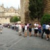 Colas para acceder al Real Alcázar de Sevilla.