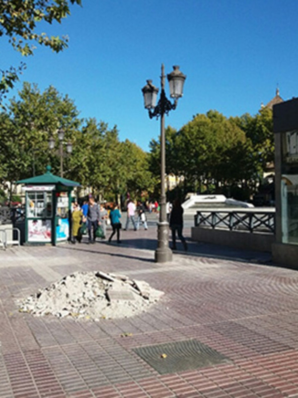 Escombros en pleno centro de Sevilla.
