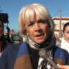Teófila Martínez transmite las propuestas para Chipiona y la provincia en una visita al mercadillo 