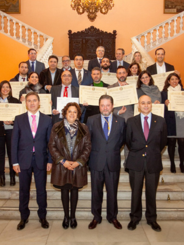 20 nuevos colegiados reciben el título de Administradores de Fincas