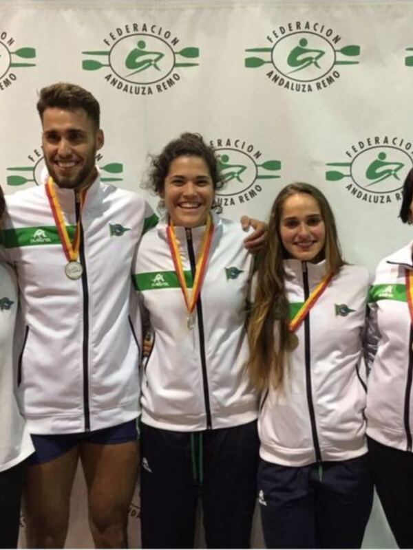 El Club Náutico se cuelga 14 medallas en las citas nacionales de remoergómetro y fondo