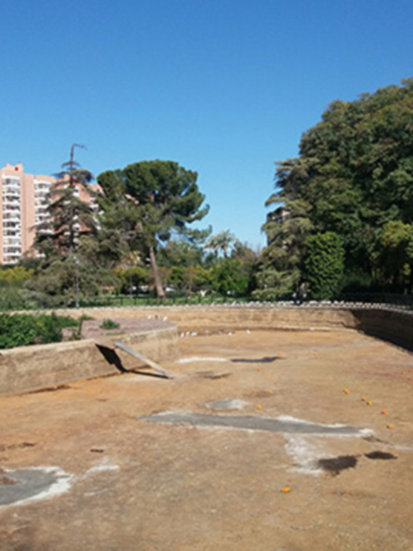 Al Ayuntamiento de Sevilla realiza trabajos de limpieza y mejora del estanque del Parque de Los Príncipes