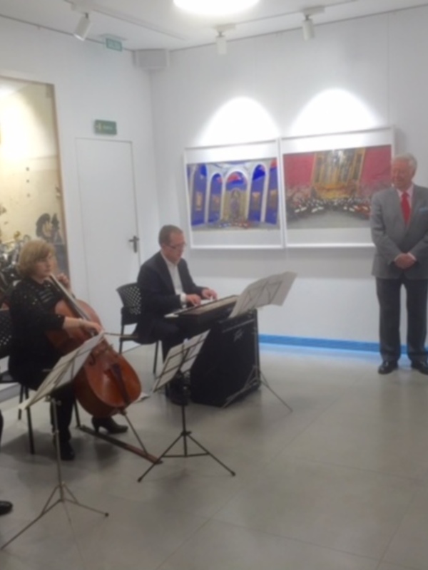 Castro Crespo sorprende al unir música y pintura en la nueva sala Fundación Caja Rural del Sur en Sevilla