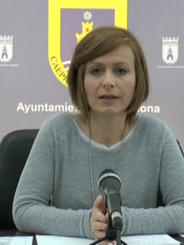 Estefanía Jurado da cuenta que el PP ha preguntado en el Parlamento Andaluz por la falta de conserjes en el IES Salmedina