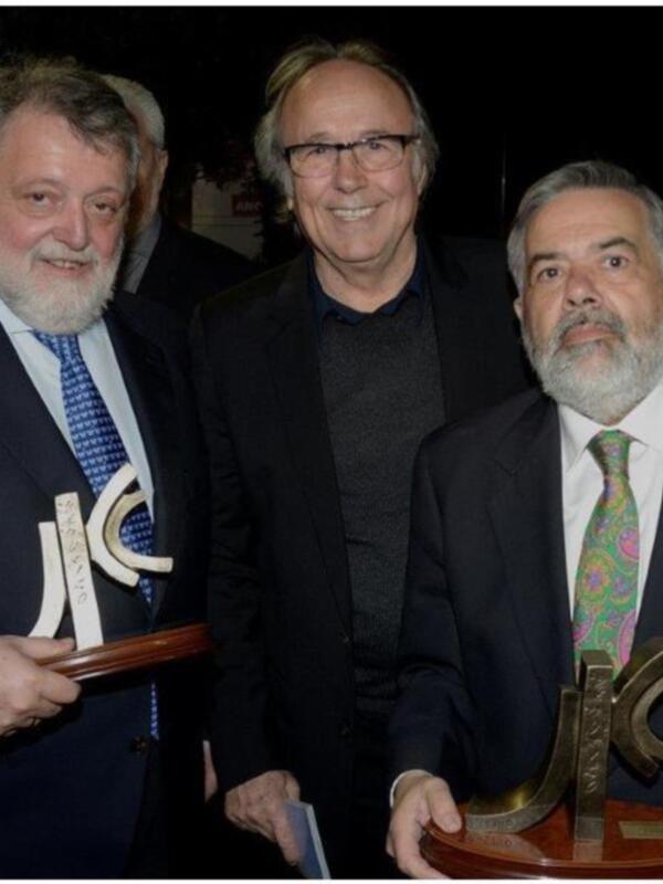 SERRAT, SALAZAR Y BAJUELO, PREMIADOS EN SEVILLA CON EL PREMIO  EL DEMÓFILO POR LA MARCHA «LA SAETA»