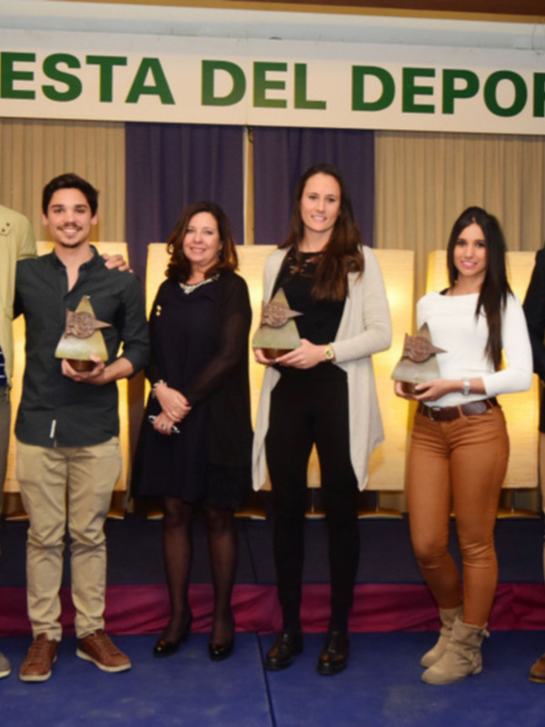 El Club Náutico distingue a sus embajadores