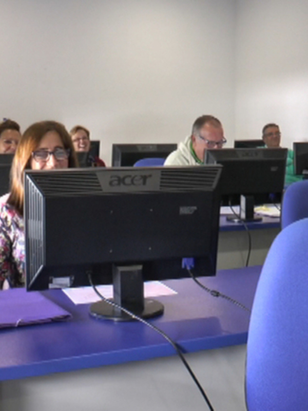 Clausurado el primero de los cursos de acceso a las nuevas tecnologías para mayores de 50 años(Chipiona) 