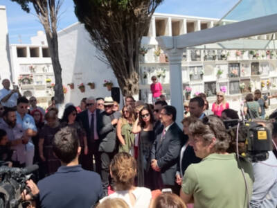 Una ofrenda floral abre los actos que recordarán a Rocío Jurado al cumplirse diez años de su fallecimiento   