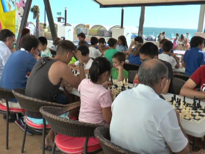 65 participantes en el torneo playero que abría la actividad ajedrecística veraniega en Chipiona