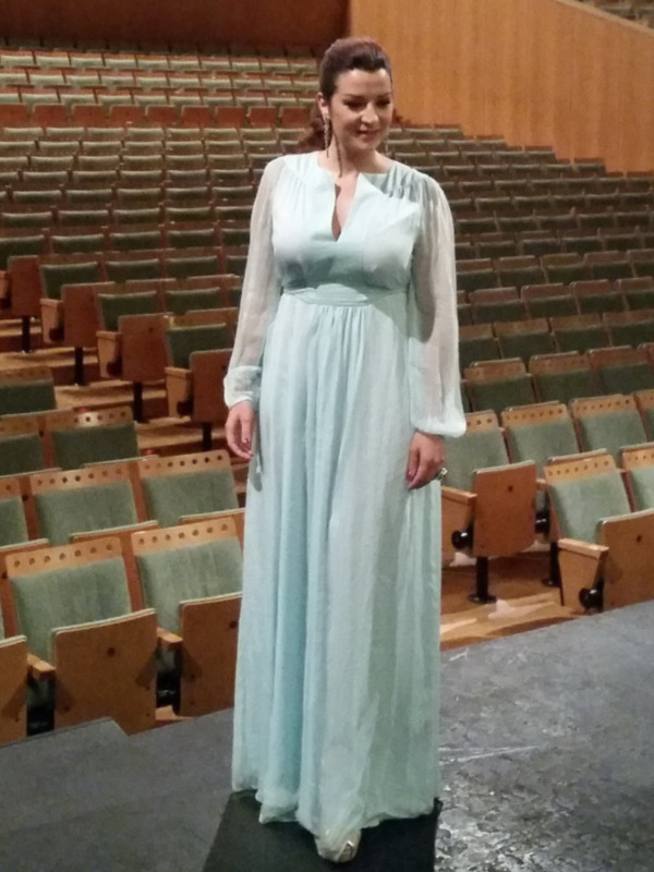 Erika Leiva presentó hoy en el teatro Maestranza su espectáculo recuerdo a a Rocío Jurado en el décimo aniversario  de su muerte