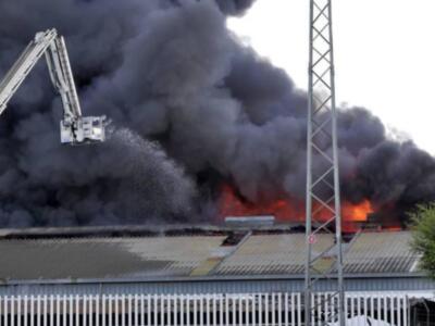 La ministra de Empleo y Seguridad Social y el delegado del Gobierno visitan la planta de Ybarra en Dos Hermanas (Sevilla) afectada por un incendio