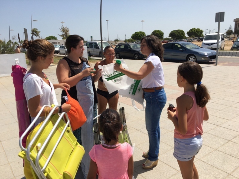 Diputación presenta la campaña ‘Playas de Cádiz, Cuídalas, Siéntelas tuyas’ en Chipiona