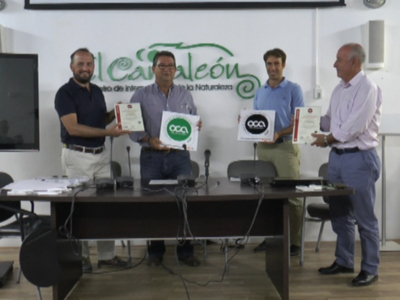 Antonio Peña recoge las acreditaciones al Centro El camaleón por dos importantes certificaciones de calidad y medio ambiente