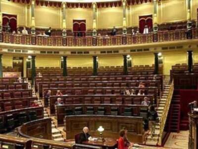 A todos los partidos políticos :Si no trabajan que tampoco cobren.