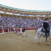 Polope y Serrano salen a hombros en la segunda clase práctica de la feria