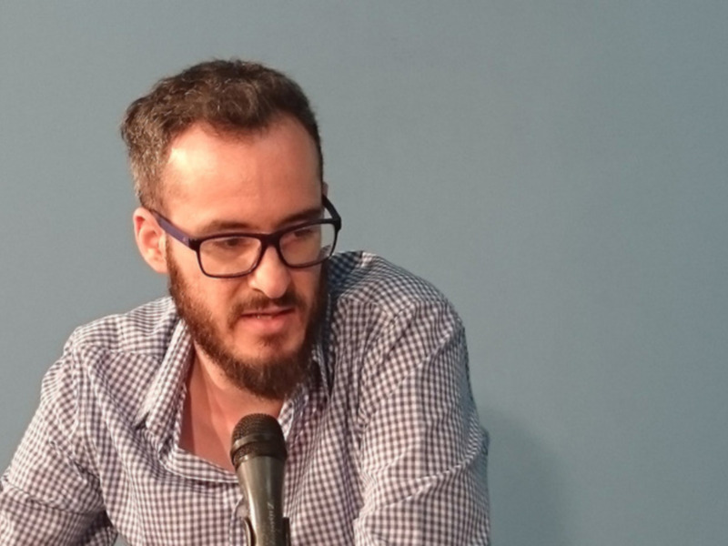 El periodista chipionero Antonio Valderrama busca financiación a través de crowdfounding para su primera novela.