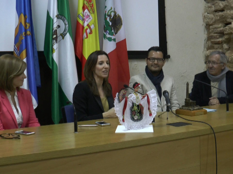Isabel Jurado recibe a un representante de la Comisión del quinto centenario de la fundación de la ciudad mejicana de Veracruz