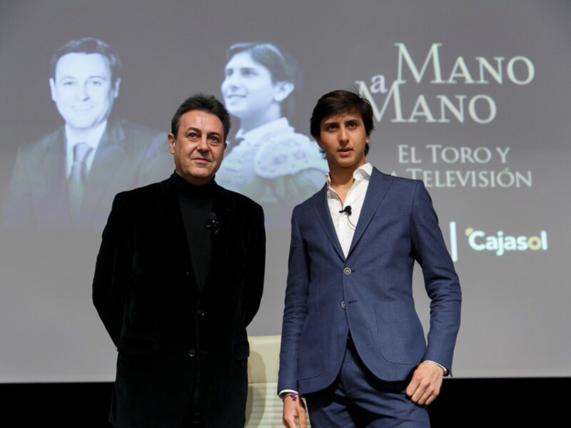 Roca Rey y José Ribagorda colgaron el cartel de ‘no hay billetes’ en el mano a mano de la Fundación Cajasol