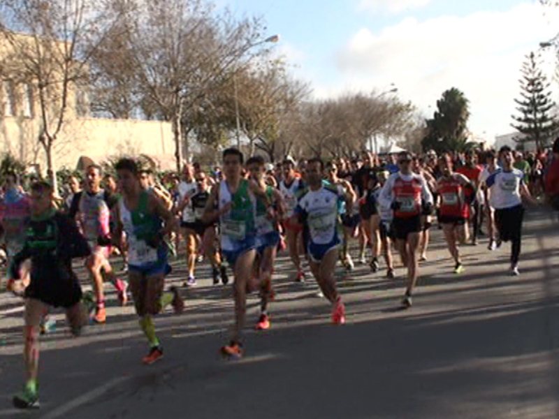 150 participantes en la marcha solidaria que se incorporaba a la histórica Carrera Día de Andalucía 28F