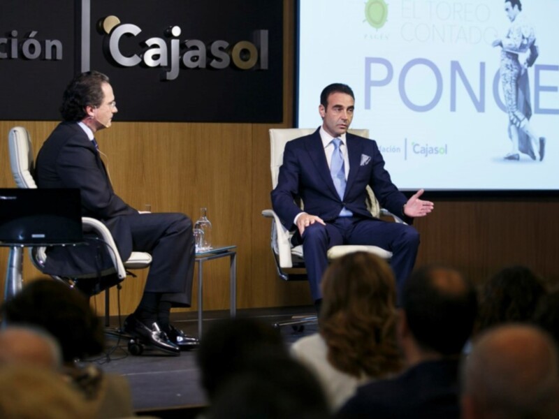 Enrique Ponce inaugura con un ‘no hay billetes’ ‘El toreo contado’ organizado por la Empresa Pagés