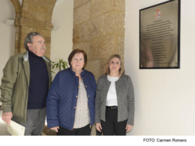 Dos nietos de Ricardo Pardeza, vicepresidente de Diputación en1936, agradecen a Irene García el homenaje a la comisión gestora republicana