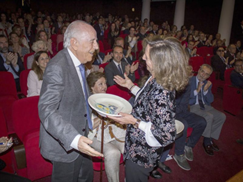 Familias, profesionales de la entidad y numerosos invitados se dieron cita para homenajear