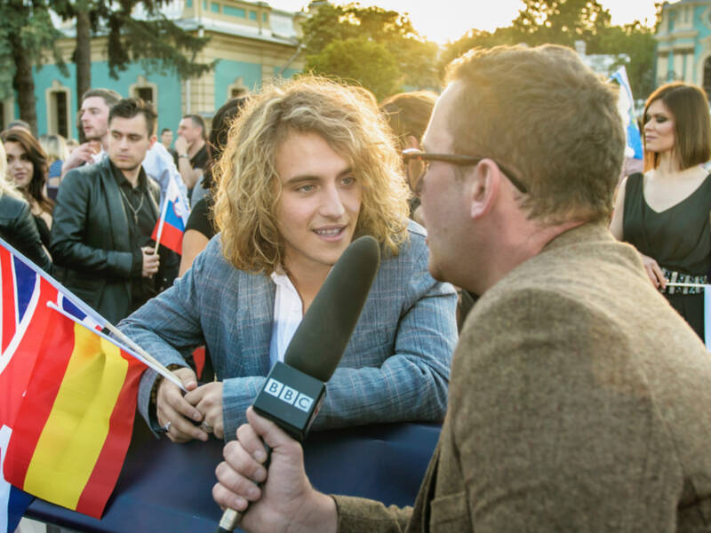 FOTOS MANEL NAVARRO EN LA ALFOMBRA ROJA DE LA INAUGURACIÓN DEL FESTIVAL de  Eurovisión 2017