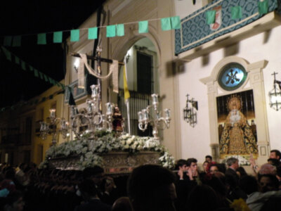 Procesión del paso de la Cruz de mayo en Alcalá del  Rio.