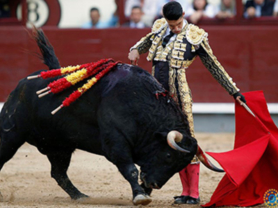 Alejandro Talavante, oreja y cornada