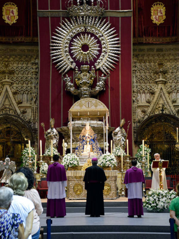 Fiesta y cultos a la Patrona de Sevilla y su Archidiócesis la Virgen de los Reyes.