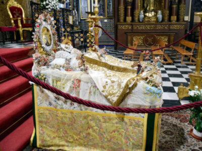 El convento del Santo Ángel ha expuesto  de su Museo Mariano su Virgen del Tránsito en el presbiterio  de la Iglesia.