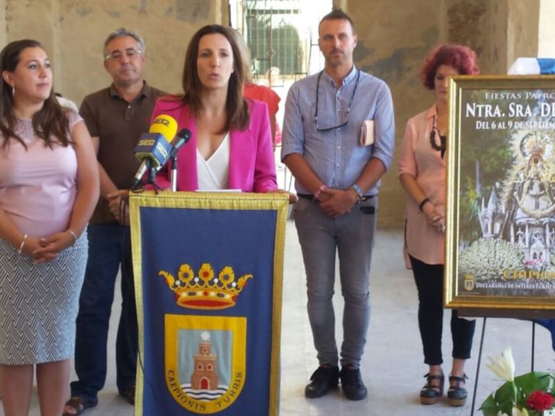 Isabel Jurado y Davinia Valdés presentan la programación y el cartel de las fiestas patronales de Nuestra Señora de Regla