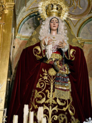 La titular mariana de la Hermandad de Jesús Nazareno de Alcalá el Río vestida en tiempo estival.