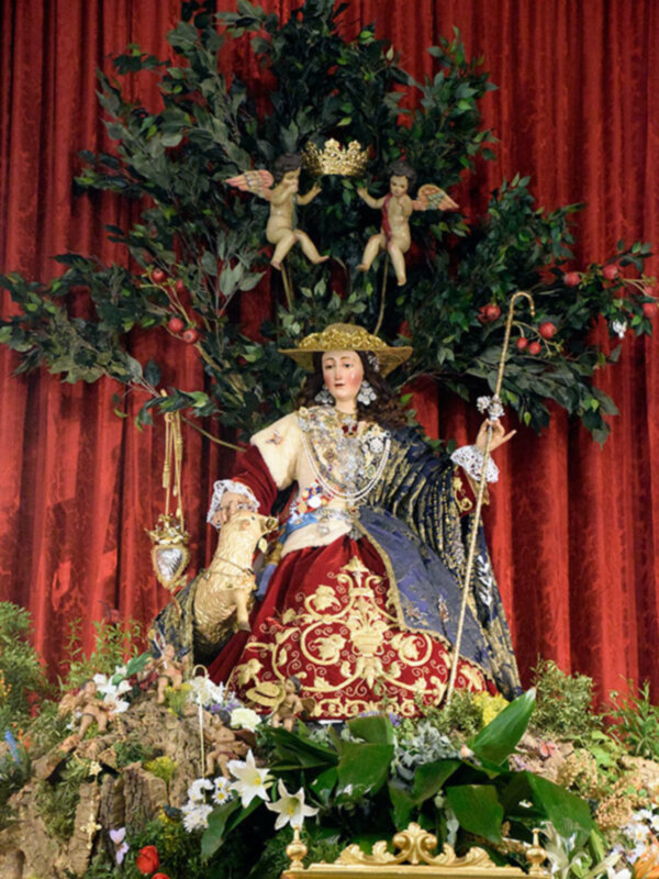 La Primitiva Pastora Divina de Santa Marina celebra novena extraordinaria.