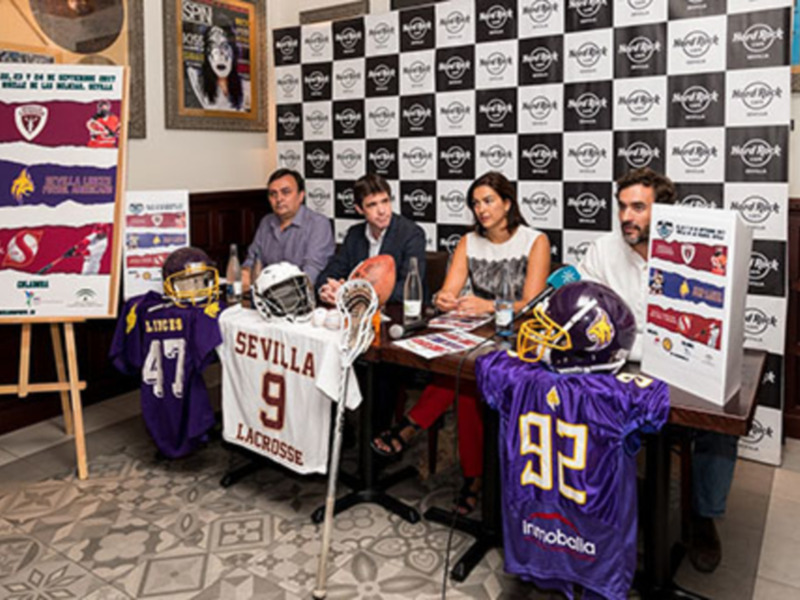 Hoy a las 17 h ha tenido lugar la presentación de los actos del 25 aniversario de los Sevilla Linces, equipo decano del fútbol americano en Andalucía